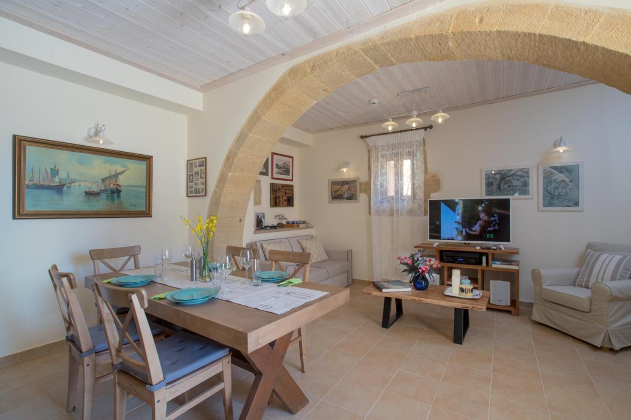 Villa Theta Dhrapaniás Exteriör bild
