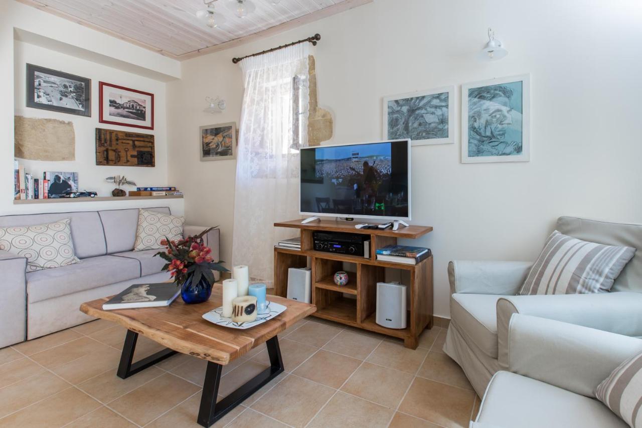 Villa Theta Dhrapaniás Exteriör bild